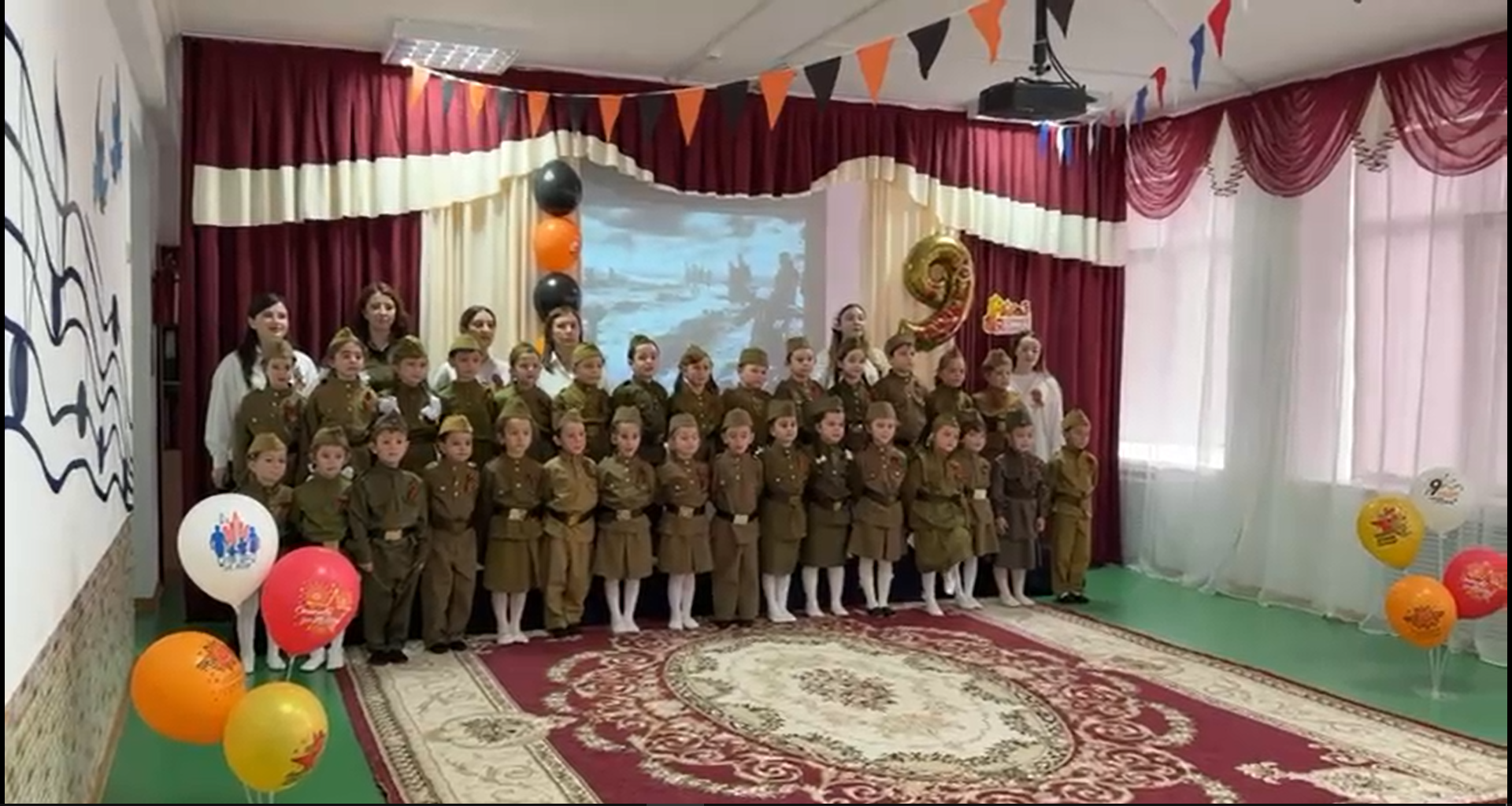 Сердца жителей сегодня бились в унисон под звуки «Песен Победы».