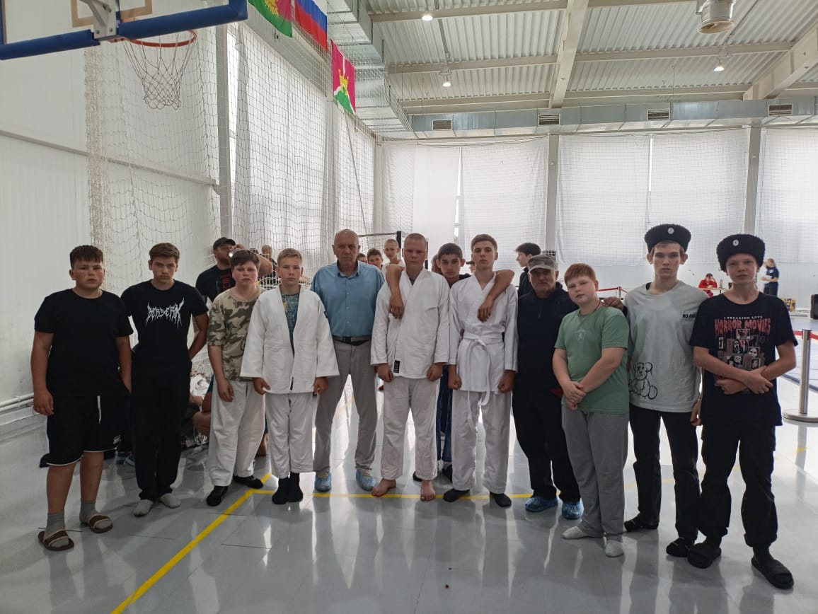 Соревнования по армейскому рукопашному бою.