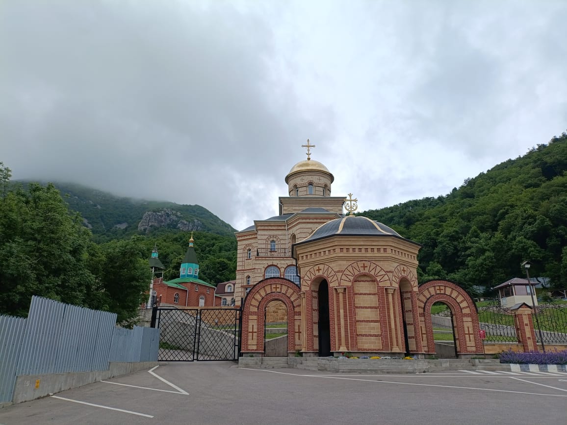 Паломническая поездка в монастырь.