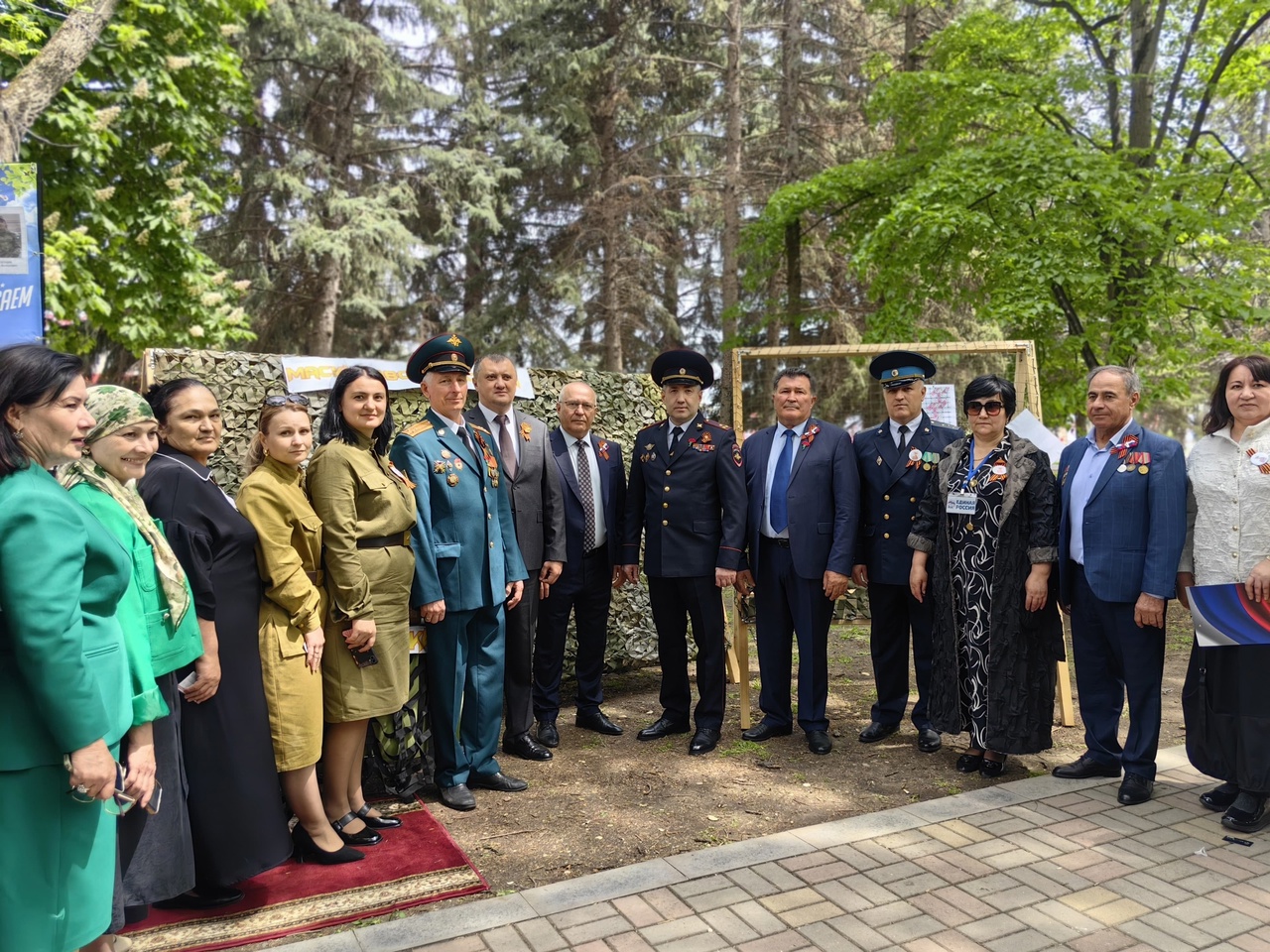 Плетем для Победы.