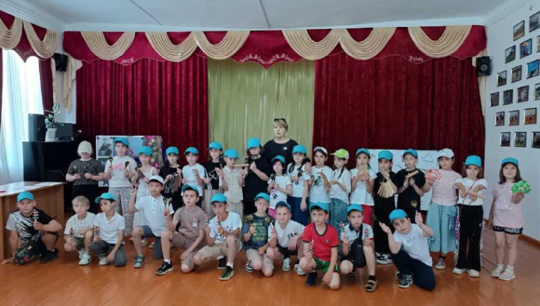 Международный день балалайки. Международный день балалайки.